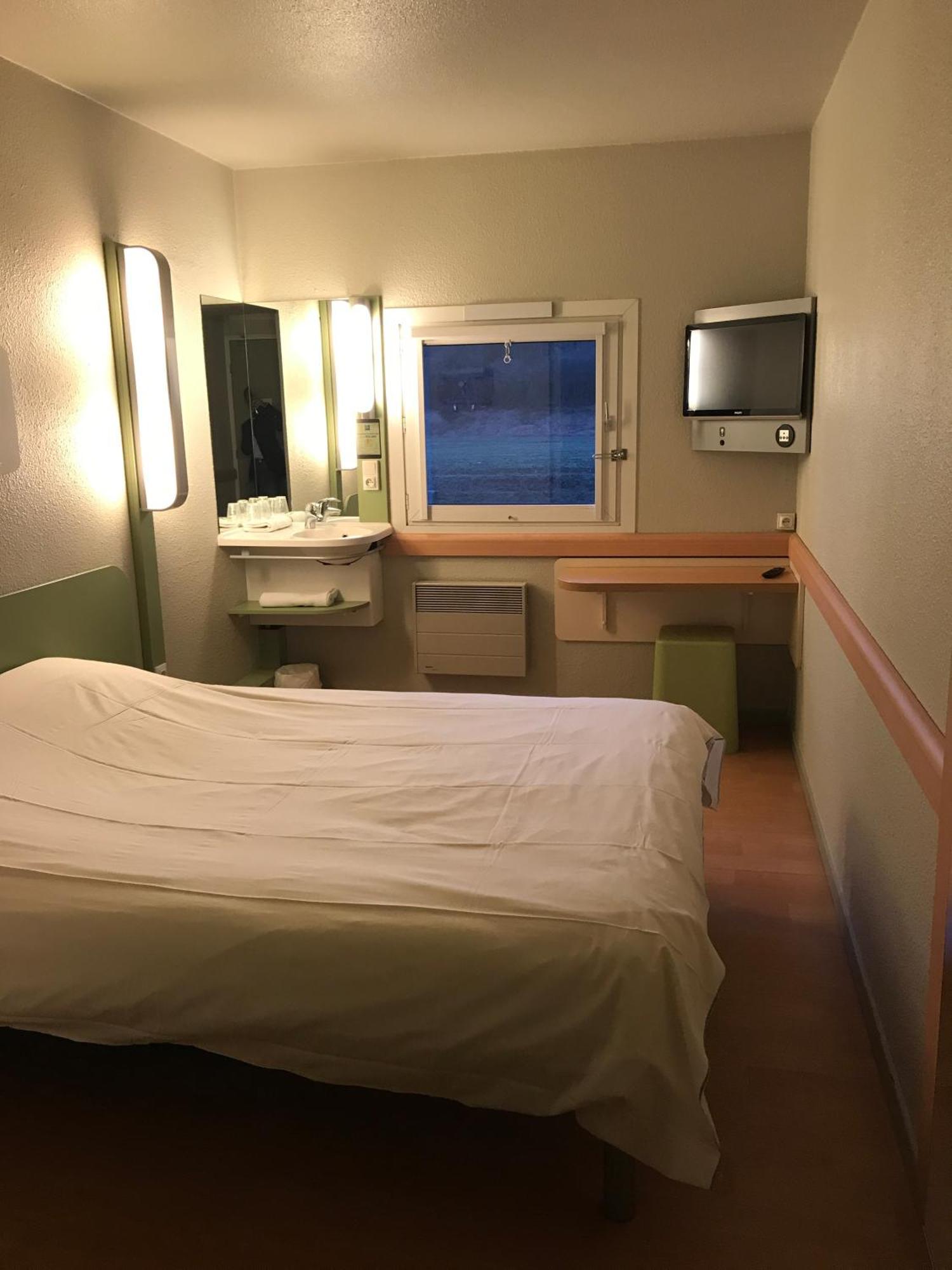 Ibis Budget L'Isle Adam Exterior foto